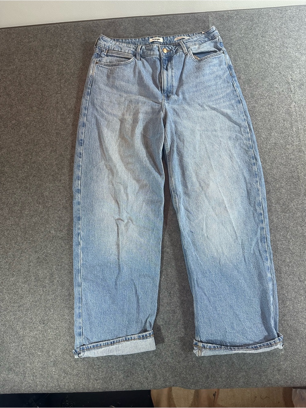 Wrangler mid rise blue jeans